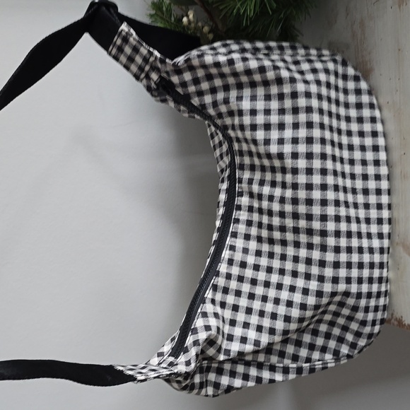 BAGGU Medium Crescent Bag In Black And White Gingham - Picture 4 of 10
